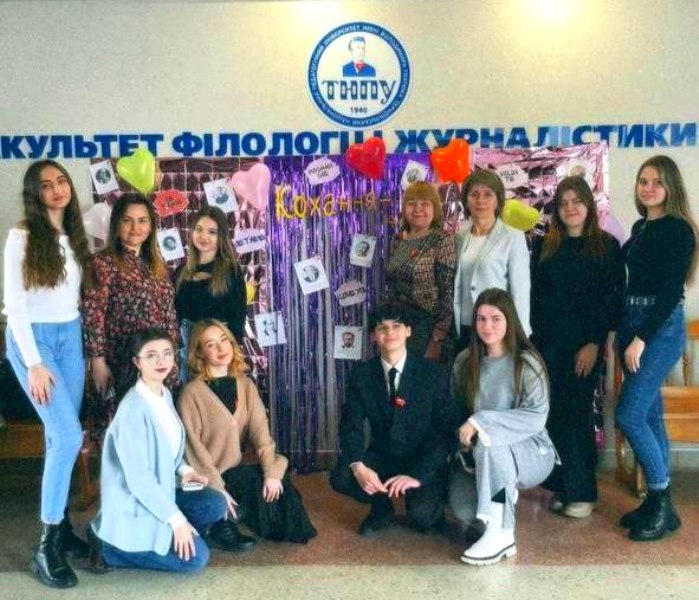 Викладачі зі студентами факультету